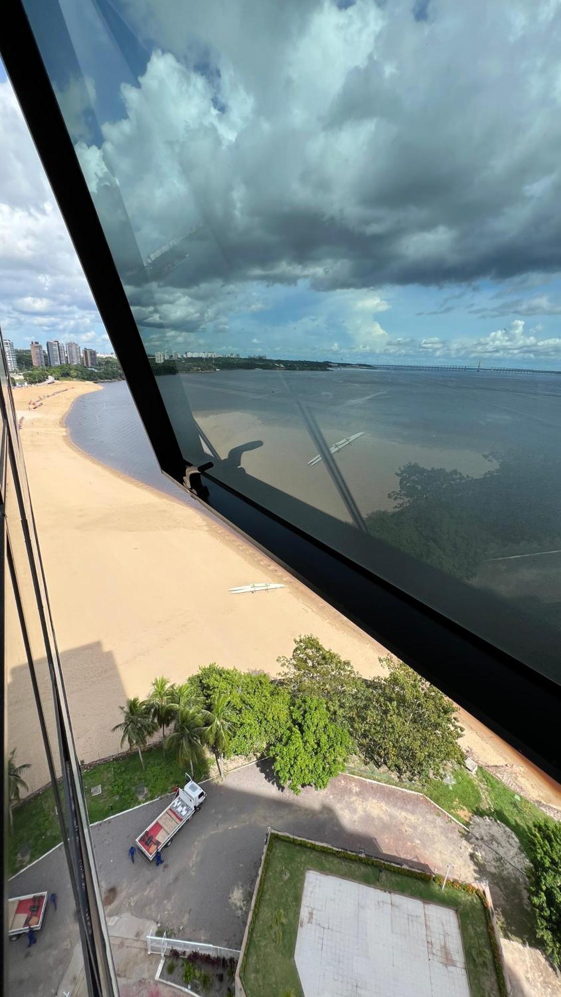 Flat No Condominio Do Edificio Tropical Executive E Residence Com Vista Para O Rio Manaus Luaran gambar